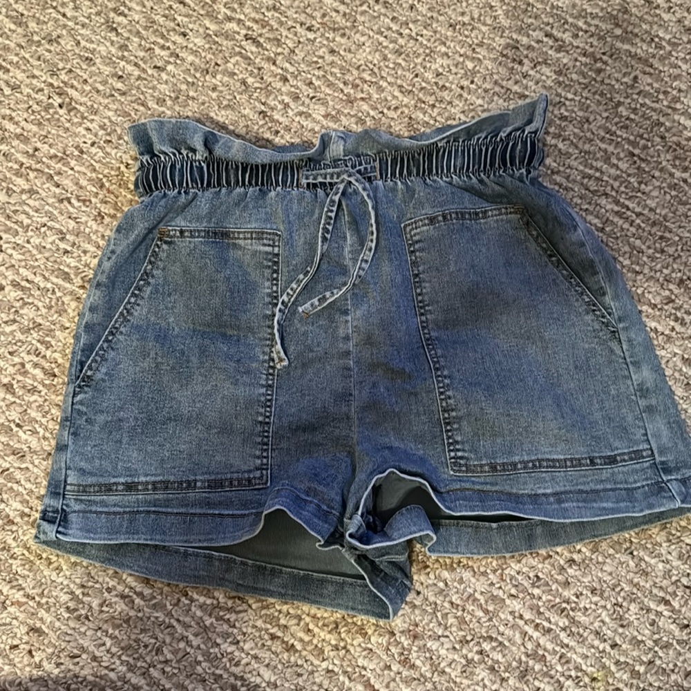 Versona tie jean shorts
